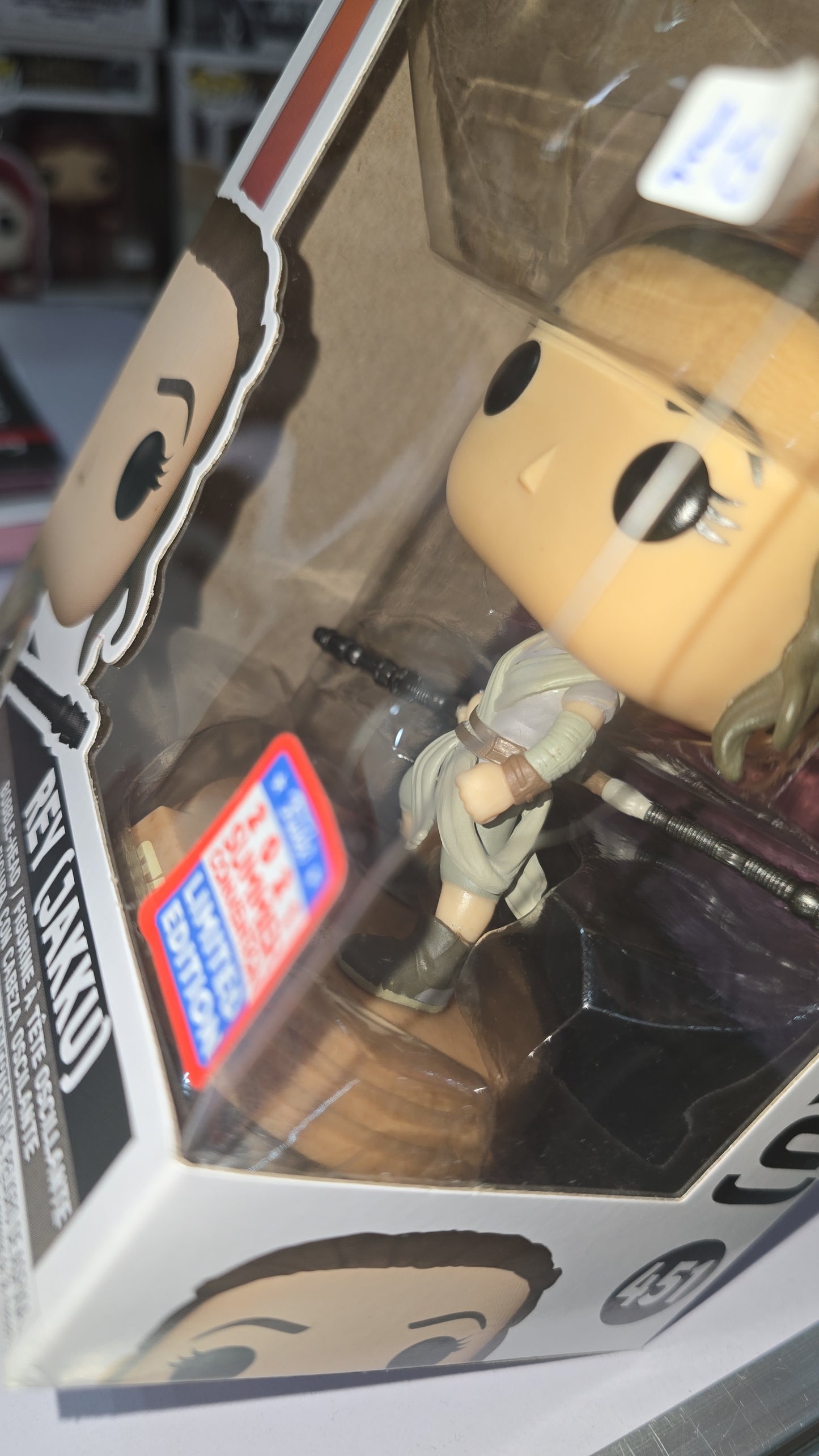 Star Wars - Rey (Jakku) #451 2021 Convention (2 Dings on Window)