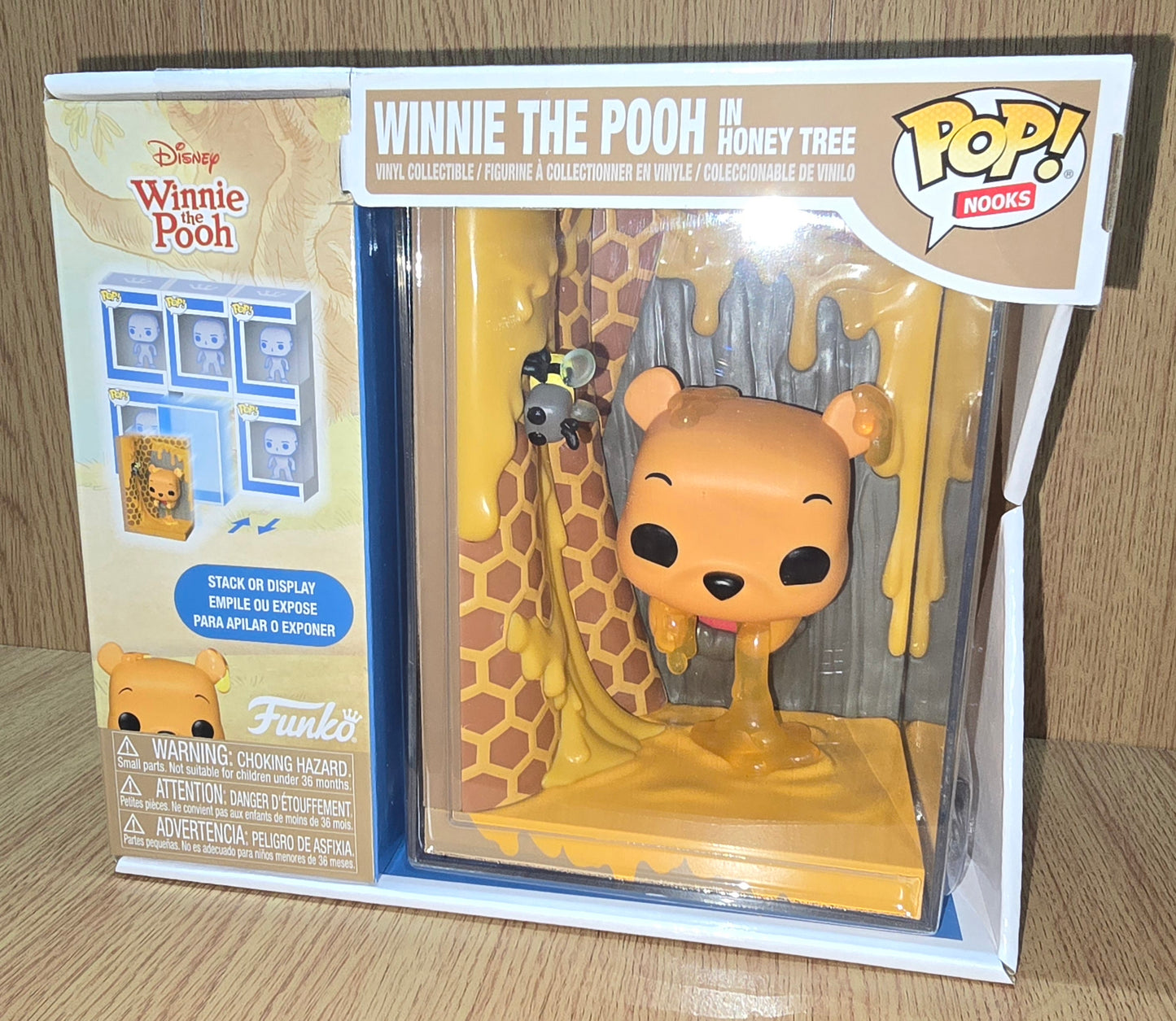 Winnie The Pooh - Winnie The Pooh in Honey Tree - Book Nook